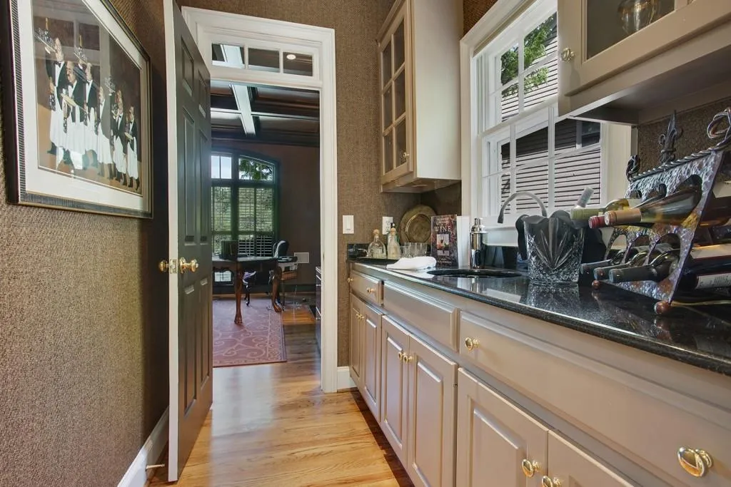 315 Long Grove Court, Atlanta, Georgia 30327, 6 Bedrooms Bedrooms, ,5 BathroomsBathrooms,Residential,Sold,315 Long Grove Court,5729795