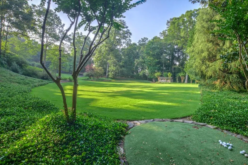 75 Finch Forest Trail, Sandy Springs, Georgia 30327, 6 Bedrooms Bedrooms, ,6 BathroomsBathrooms,Residential,Sold,75 Finch Forest Trail,5523302