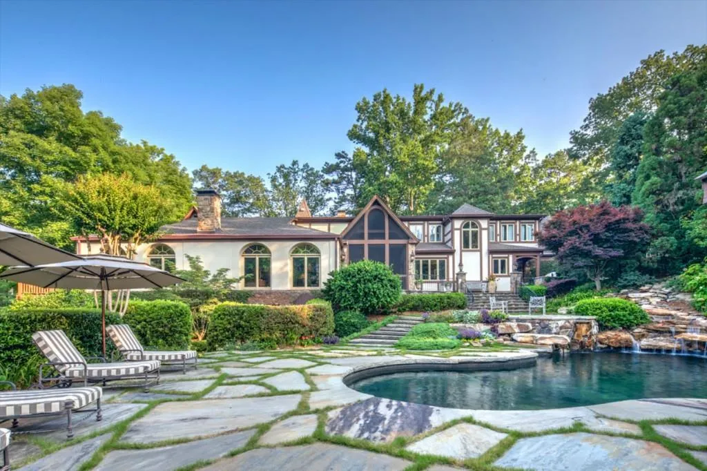 75 Finch Forest Trail, Sandy Springs, Georgia 30327, 6 Bedrooms Bedrooms, ,6 BathroomsBathrooms,Residential,Sold,75 Finch Forest Trail,5523302