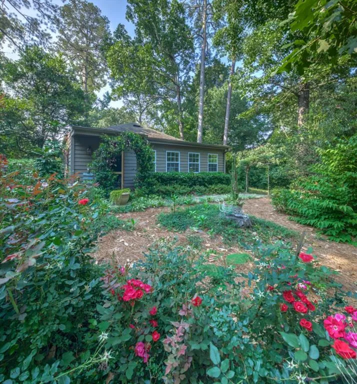 75 Finch Forest Trail, Sandy Springs, Georgia 30327, 6 Bedrooms Bedrooms, ,6 BathroomsBathrooms,Residential,Sold,75 Finch Forest Trail,5523302