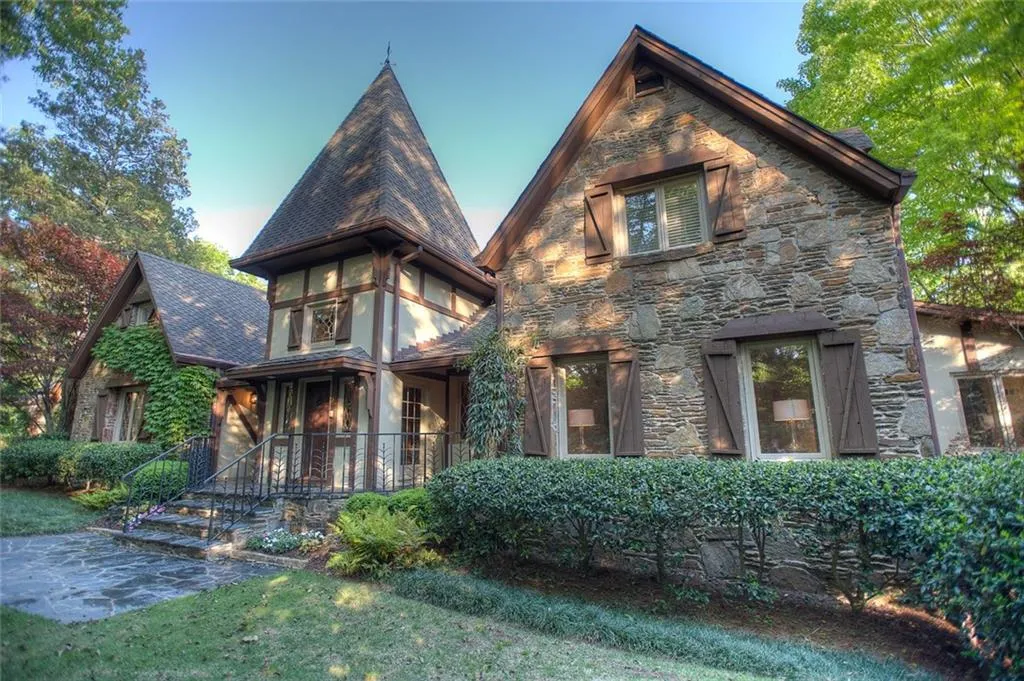 75 Finch Forest Trail, Sandy Springs, Georgia 30327, 6 Bedrooms Bedrooms, ,6 BathroomsBathrooms,Residential,Sold,75 Finch Forest Trail,5523302