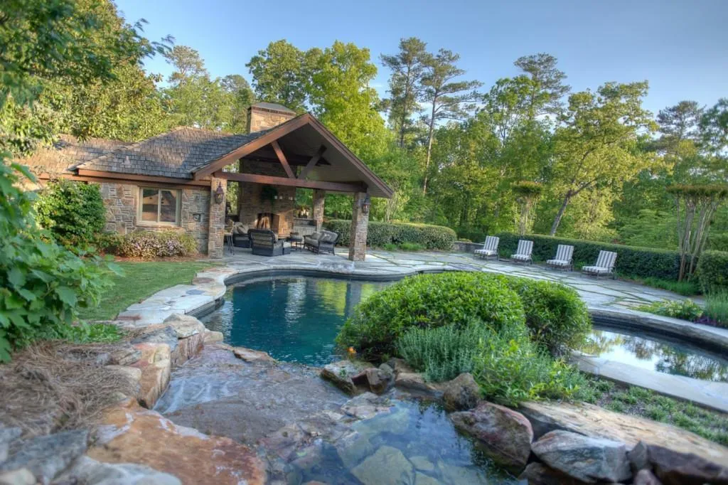 75 Finch Forest Trail, Sandy Springs, Georgia 30327, 6 Bedrooms Bedrooms, ,6 BathroomsBathrooms,Residential,Sold,75 Finch Forest Trail,5523302