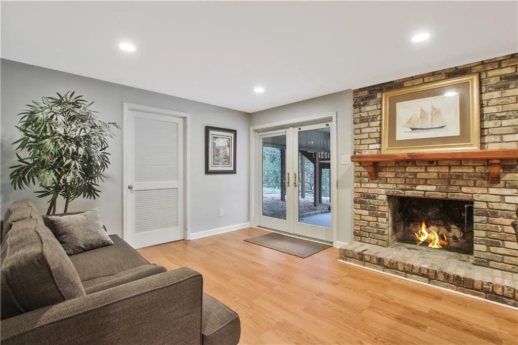 6150 River Shore Parkway, Atlanta, Georgia 30328, 3 Bedrooms Bedrooms, ,3 BathroomsBathrooms,Residential,Sold,6150 River Shore Parkway,6855188