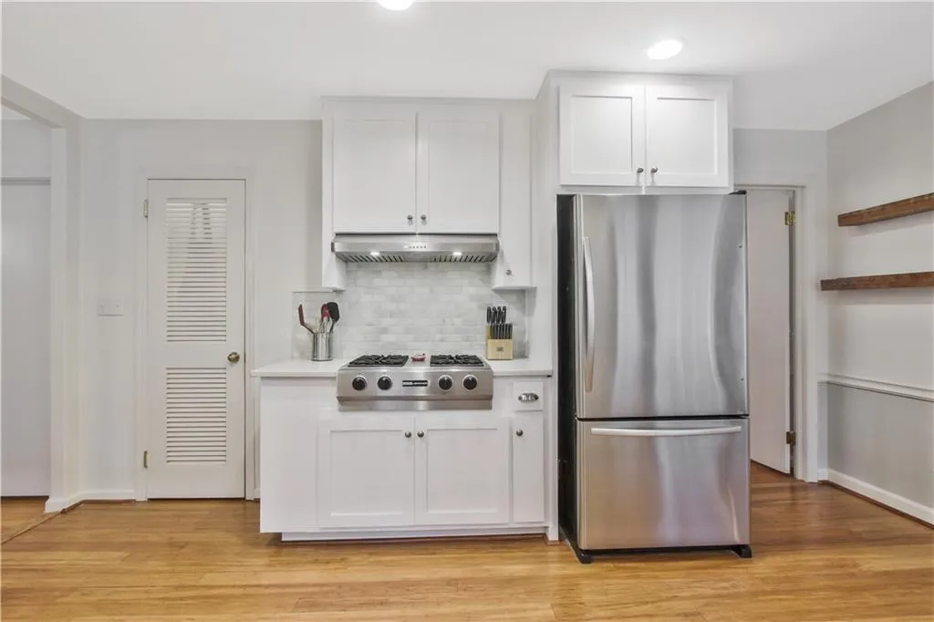 6150 River Shore Parkway, Atlanta, Georgia 30328, 3 Bedrooms Bedrooms, ,3 BathroomsBathrooms,Residential,Sold,6150 River Shore Parkway,6855188