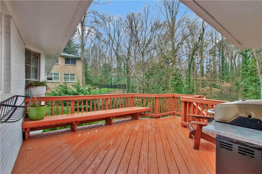 6150 River Shore Parkway, Atlanta, Georgia 30328, 3 Bedrooms Bedrooms, ,3 BathroomsBathrooms,Residential,Sold,6150 River Shore Parkway,6855188