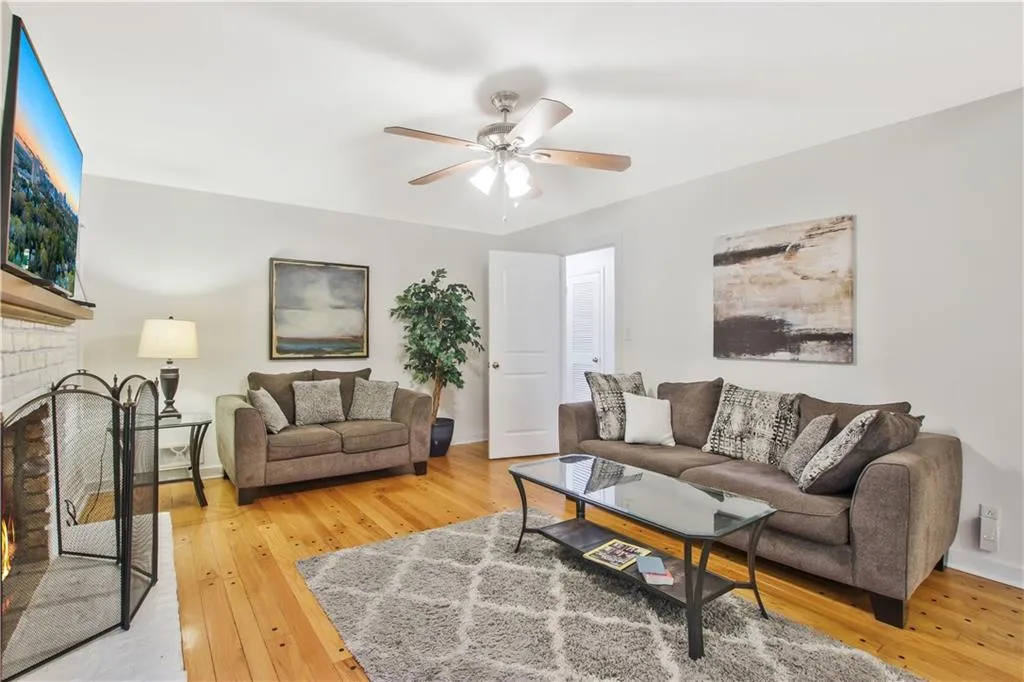 6150 River Shore Parkway, Atlanta, Georgia 30328, 3 Bedrooms Bedrooms, ,3 BathroomsBathrooms,Residential,Sold,6150 River Shore Parkway,6855188
