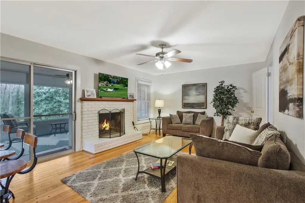 6150 River Shore Parkway, Atlanta, Georgia 30328, 3 Bedrooms Bedrooms, ,3 BathroomsBathrooms,Residential,Sold,6150 River Shore Parkway,6855188