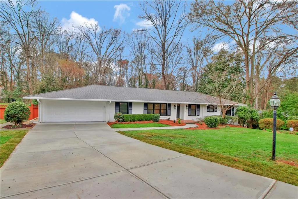 6150 River Shore Parkway, Atlanta, Georgia 30328, 3 Bedrooms Bedrooms, ,3 BathroomsBathrooms,Residential,Sold,6150 River Shore Parkway,6855188
