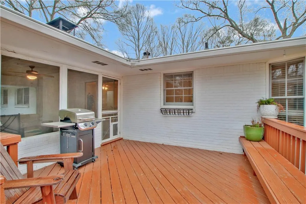 6150 River Shore Parkway, Atlanta, Georgia 30328, 3 Bedrooms Bedrooms, ,3 BathroomsBathrooms,Residential,Sold,6150 River Shore Parkway,6855188