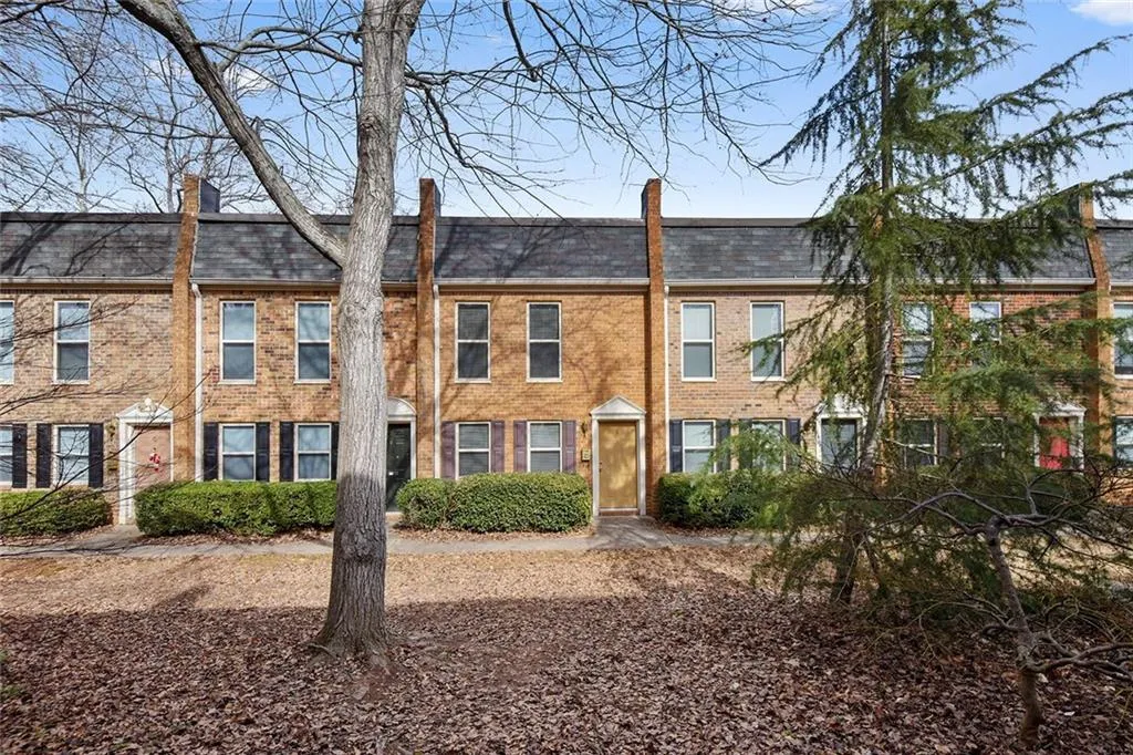 125 N River Drive Unit E, Atlanta, Georgia 30350, 2 Bedrooms Bedrooms, ,2 BathroomsBathrooms,Residential,Sold,125 N River Drive Unit E,5956383