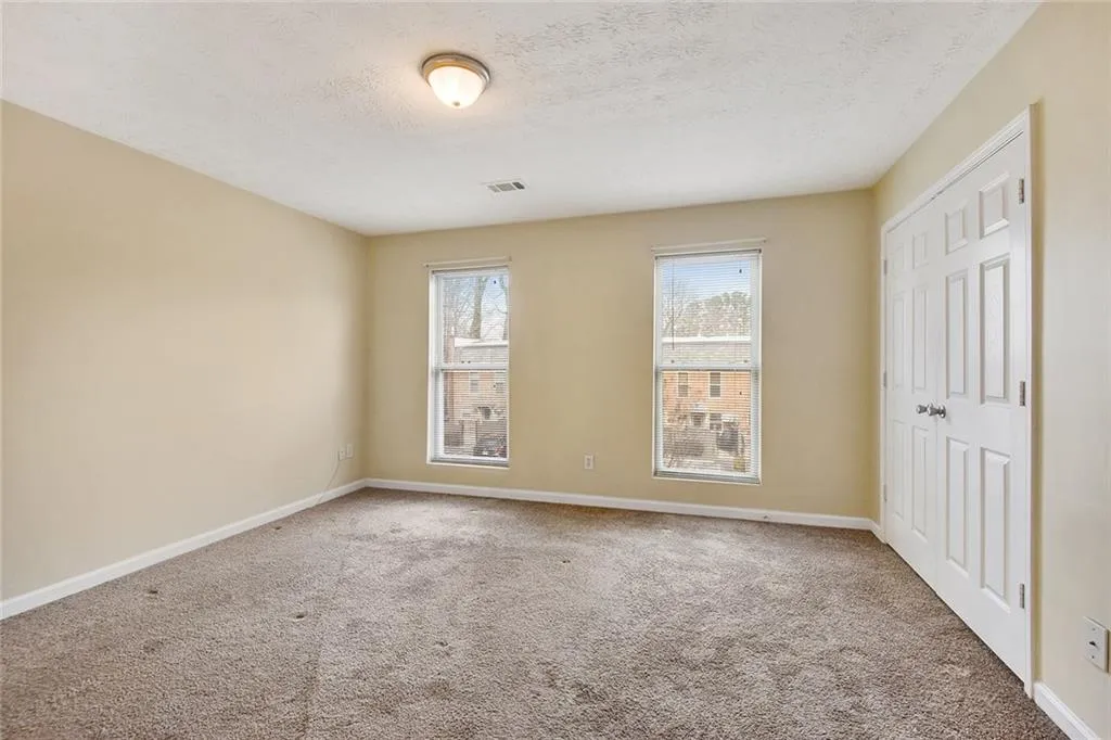 125 N River Drive Unit E, Atlanta, Georgia 30350, 2 Bedrooms Bedrooms, ,2 BathroomsBathrooms,Residential,Sold,125 N River Drive Unit E,5956383