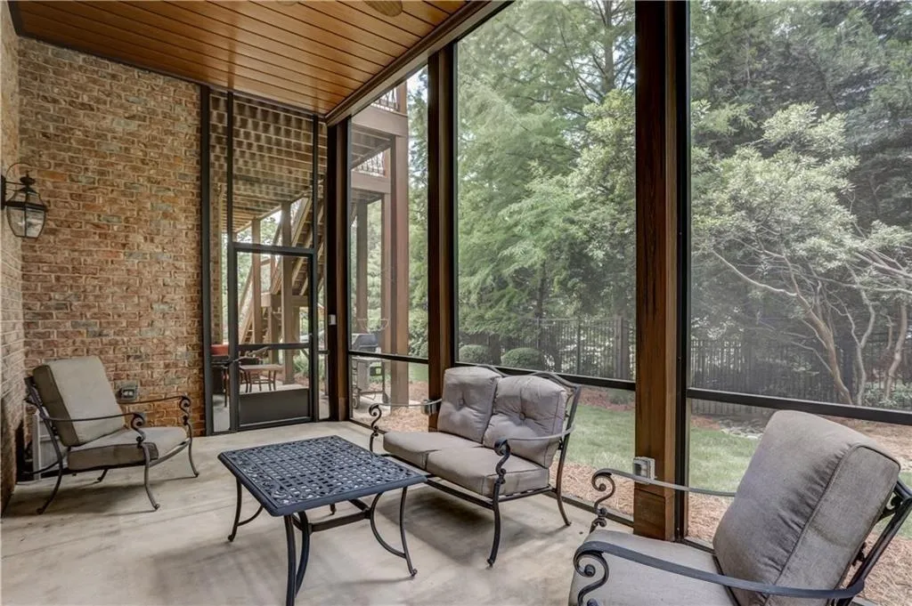 500 Park Gate Court, Sandy Springs, Georgia 30342, 6 Bedrooms Bedrooms, ,5 BathroomsBathrooms,Residential,Sold,500 Park Gate Court,6574041