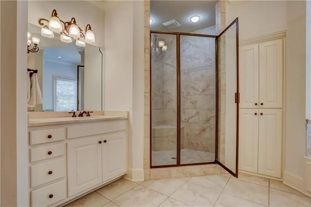 500 Park Gate Court, Sandy Springs, Georgia 30342, 6 Bedrooms Bedrooms, ,5 BathroomsBathrooms,Residential,Sold,500 Park Gate Court,6574041