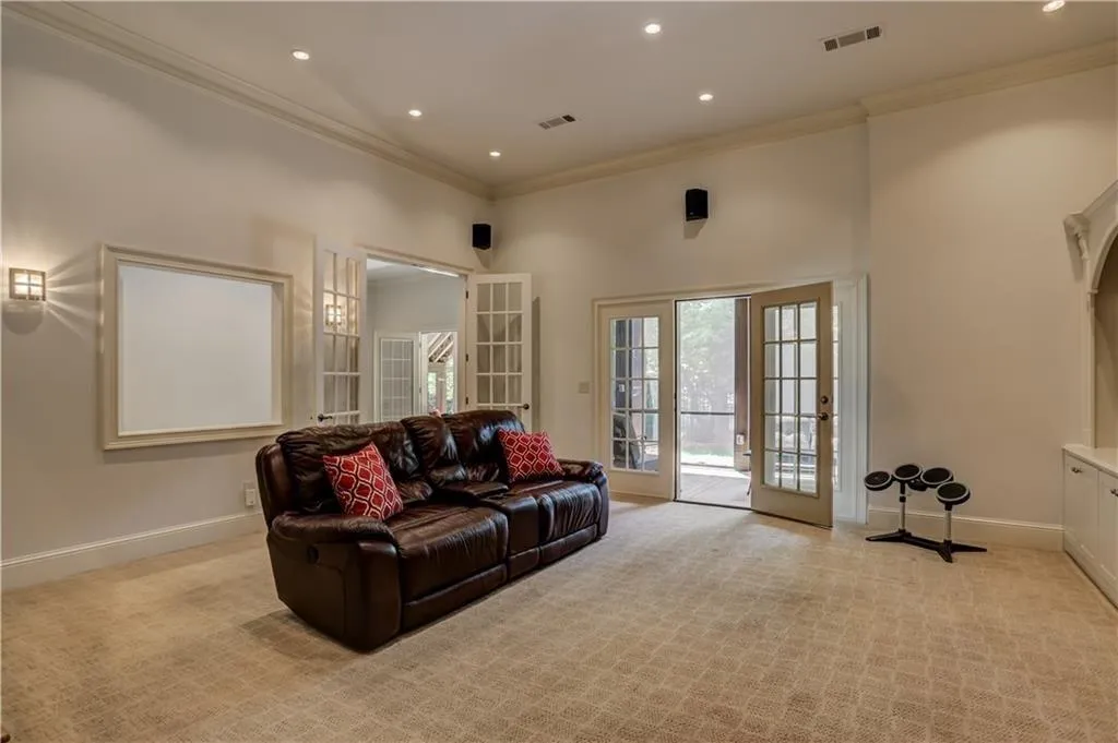 500 Park Gate Court, Sandy Springs, Georgia 30342, 6 Bedrooms Bedrooms, ,5 BathroomsBathrooms,Residential,Sold,500 Park Gate Court,6574041