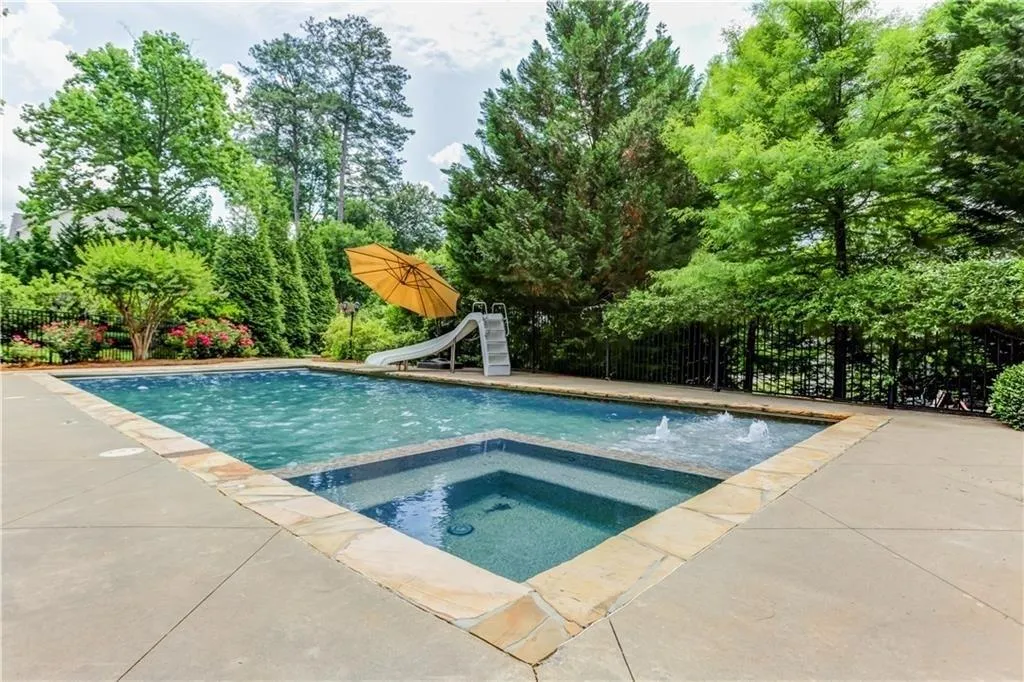 500 Park Gate Court, Sandy Springs, Georgia 30342, 6 Bedrooms Bedrooms, ,5 BathroomsBathrooms,Residential,Sold,500 Park Gate Court,6574041