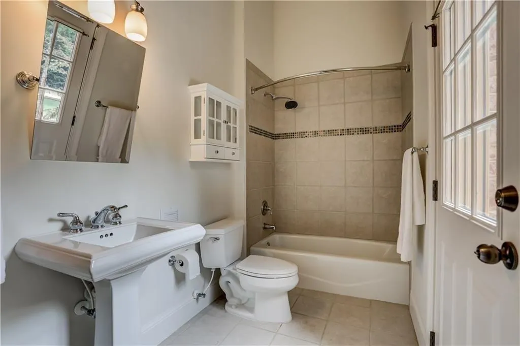 500 Park Gate Court, Sandy Springs, Georgia 30342, 6 Bedrooms Bedrooms, ,5 BathroomsBathrooms,Residential,Sold,500 Park Gate Court,6574041