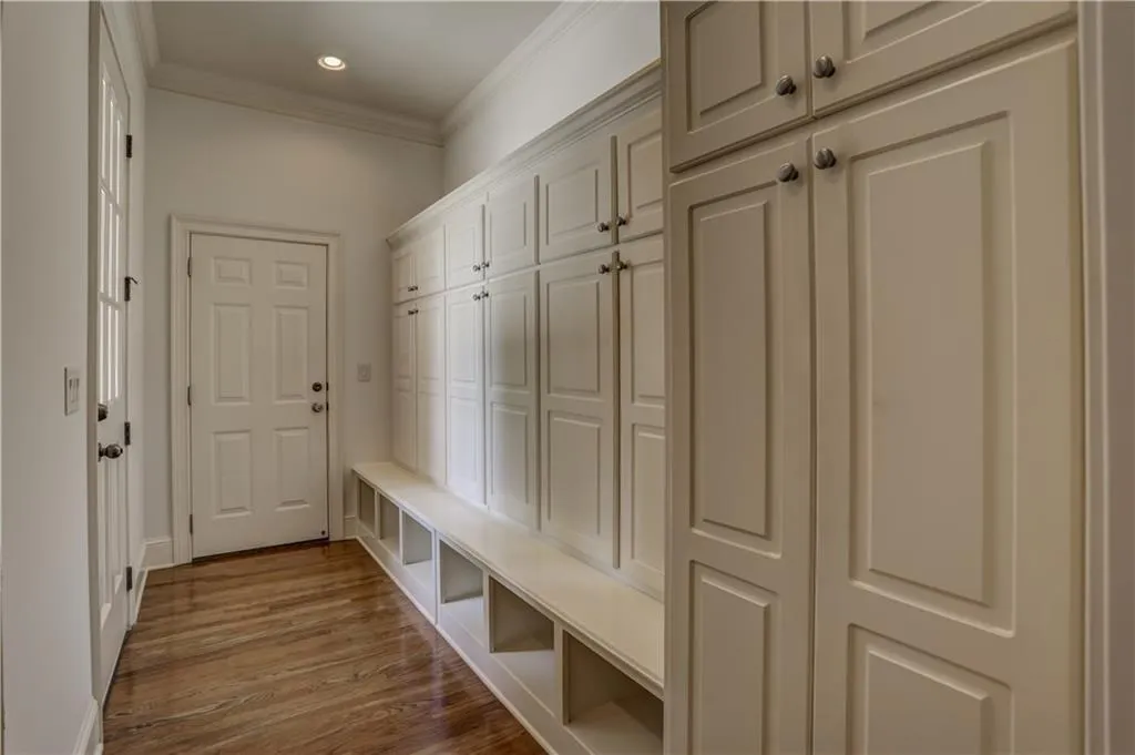 500 Park Gate Court, Sandy Springs, Georgia 30342, 6 Bedrooms Bedrooms, ,5 BathroomsBathrooms,Residential,Sold,500 Park Gate Court,6574041
