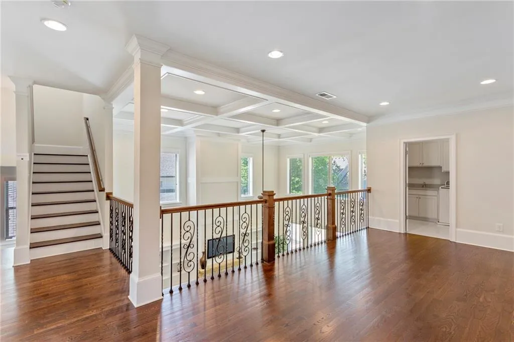 15 Long Island Place, Sandy Springs, Georgia 30328, 5 Bedrooms Bedrooms, ,6 BathroomsBathrooms,Residential,Sold,15 Long Island Place,6872277