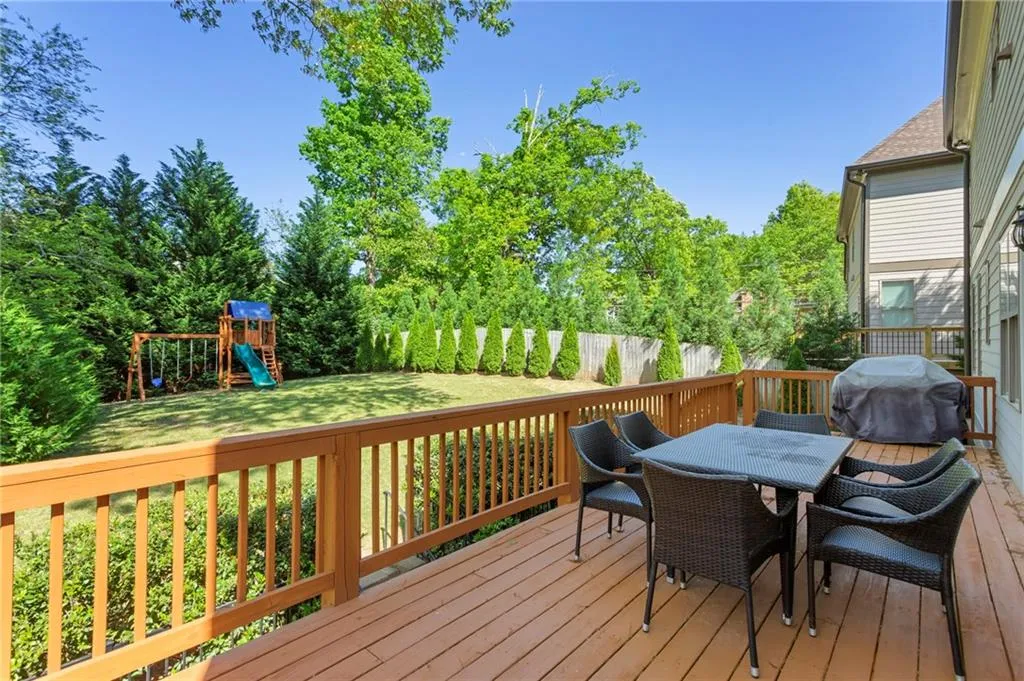 15 Long Island Place, Sandy Springs, Georgia 30328, 5 Bedrooms Bedrooms, ,6 BathroomsBathrooms,Residential,Sold,15 Long Island Place,6872277