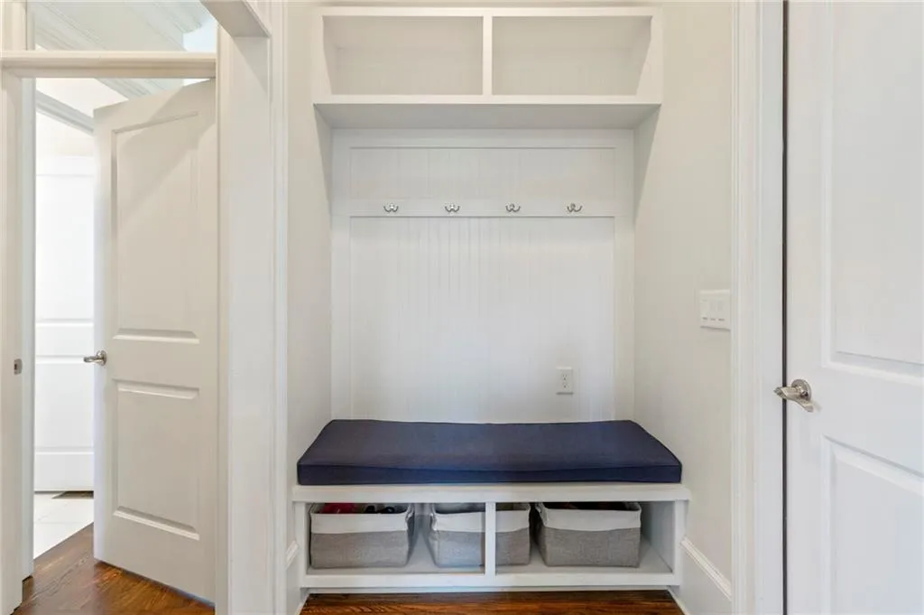 15 Long Island Place, Sandy Springs, Georgia 30328, 5 Bedrooms Bedrooms, ,6 BathroomsBathrooms,Residential,Sold,15 Long Island Place,6872277