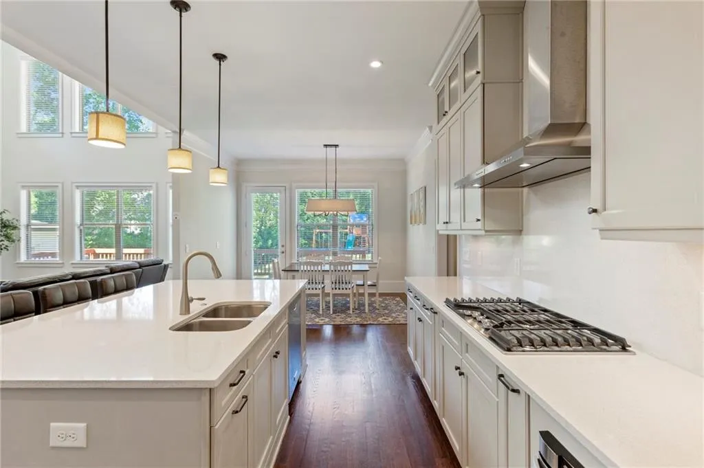 15 Long Island Place, Sandy Springs, Georgia 30328, 5 Bedrooms Bedrooms, ,6 BathroomsBathrooms,Residential,Sold,15 Long Island Place,6872277