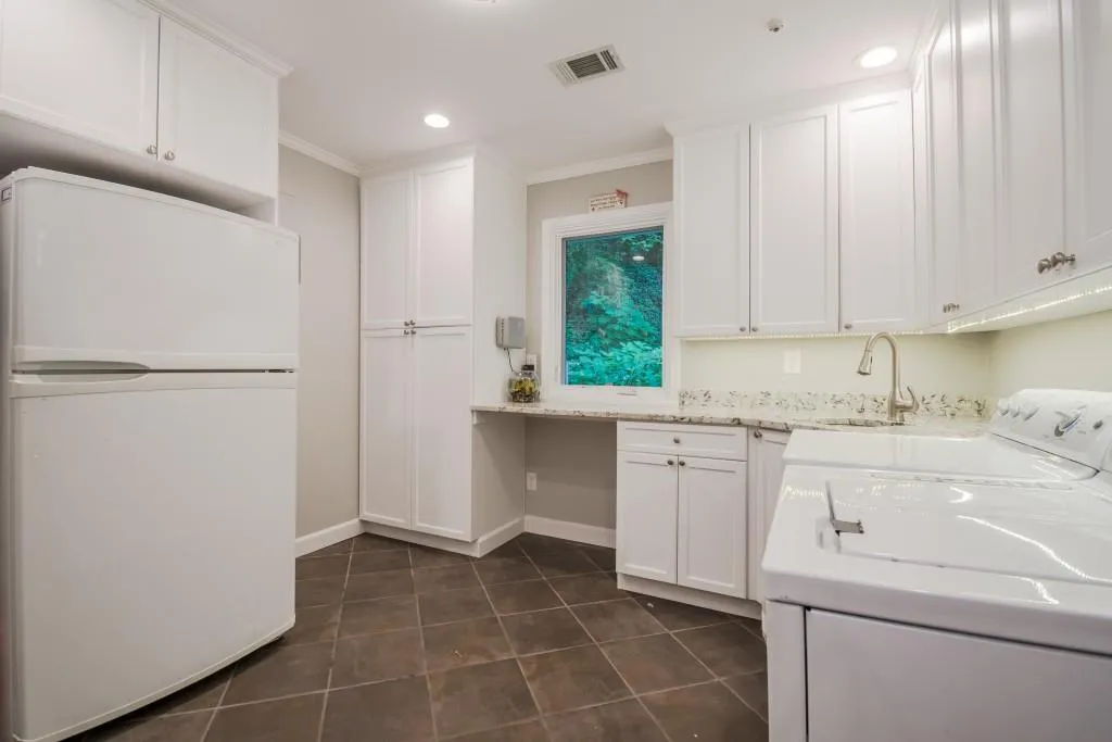 520 N Harbor Drive, Sandy Springs, Georgia 30328, 5 Bedrooms Bedrooms, ,3 BathroomsBathrooms,Residential,Sold,520 N Harbor Drive,5740214