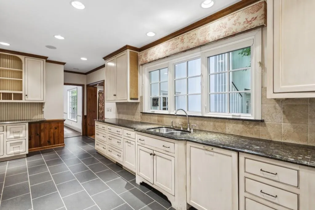 4690 Dudley Lane, Atlanta, Georgia 30327, 4 Bedrooms Bedrooms, ,3 BathroomsBathrooms,Residential,Sold,4690 Dudley Lane,7387572