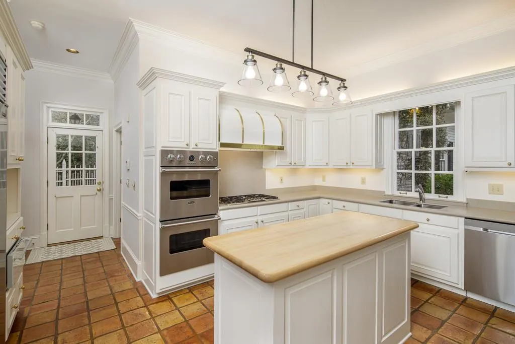 860 Powers Lake Drive, Sandy Springs, Georgia 30327, 5 Bedrooms Bedrooms, ,5 BathroomsBathrooms,Residential,Sold,860 Powers Lake Drive,5969261