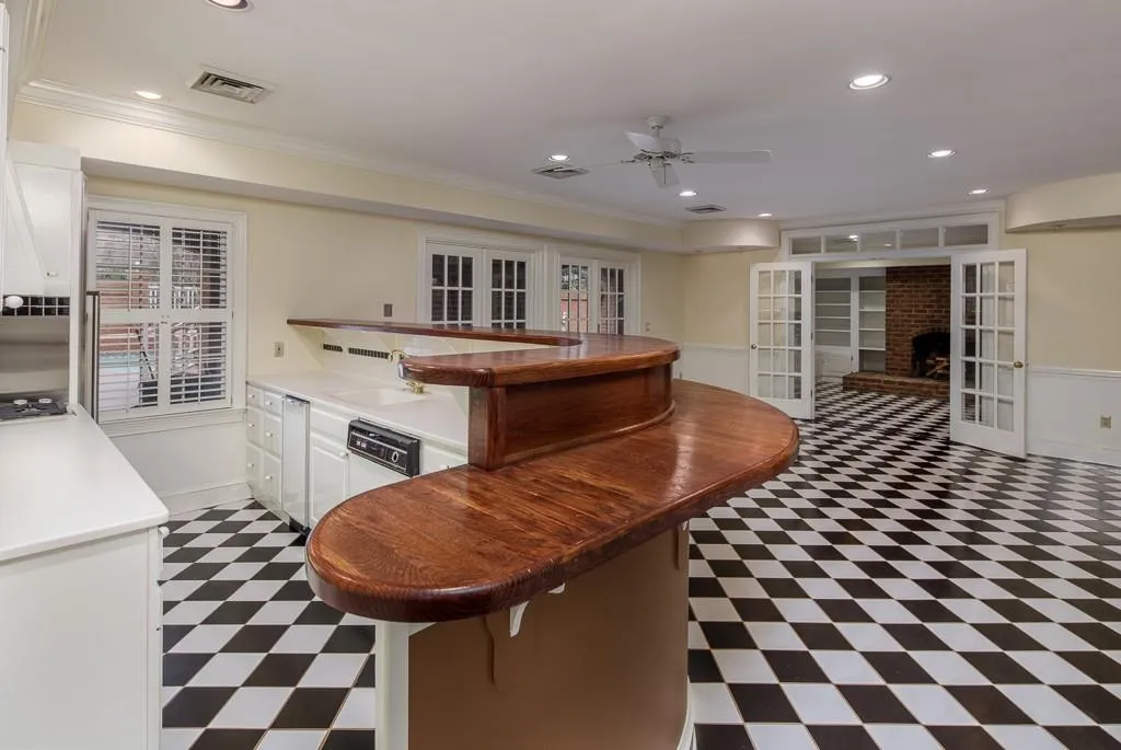 860 Powers Lake Drive, Sandy Springs, Georgia 30327, 5 Bedrooms Bedrooms, ,5 BathroomsBathrooms,Residential,Sold,860 Powers Lake Drive,5969261