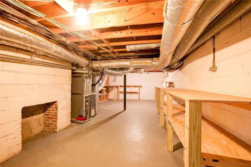 Basement with heating utilities