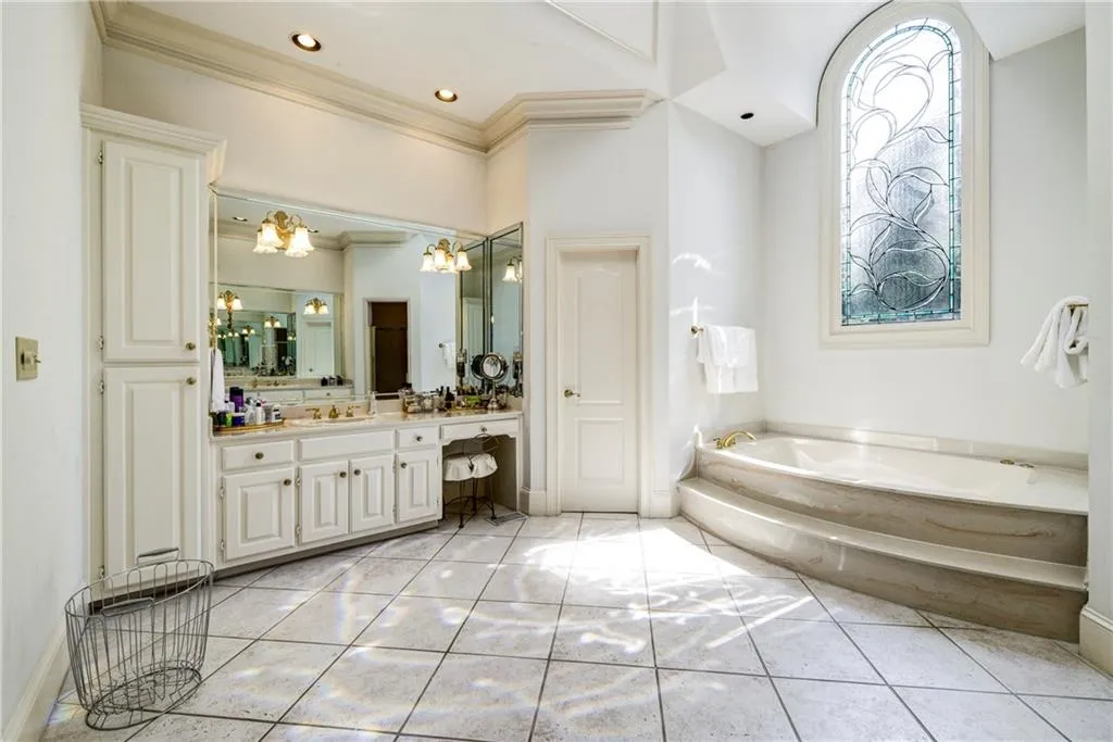 50 Old Stratton Chase, Sandy Springs, Georgia 30328, 6 Bedrooms Bedrooms, ,5 BathroomsBathrooms,Residential,Sold,50 Old Stratton Chase,5831405