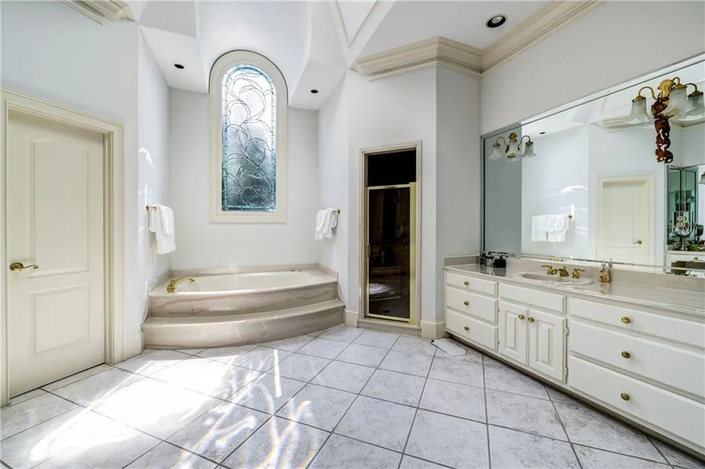 50 Old Stratton Chase, Sandy Springs, Georgia 30328, 6 Bedrooms Bedrooms, ,5 BathroomsBathrooms,Residential,Sold,50 Old Stratton Chase,5831405