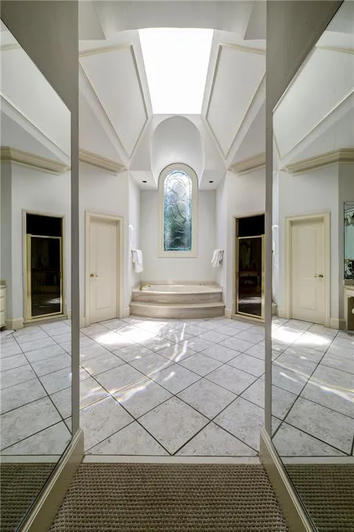 50 Old Stratton Chase, Sandy Springs, Georgia 30328, 6 Bedrooms Bedrooms, ,5 BathroomsBathrooms,Residential,Sold,50 Old Stratton Chase,5831405