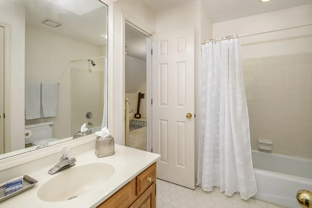 7420 Talbot Colony, Sandy Springs, Georgia 30328, 3 Bedrooms Bedrooms, ,2 BathroomsBathrooms,Residential,Sold,7420 Talbot Colony,6517557
