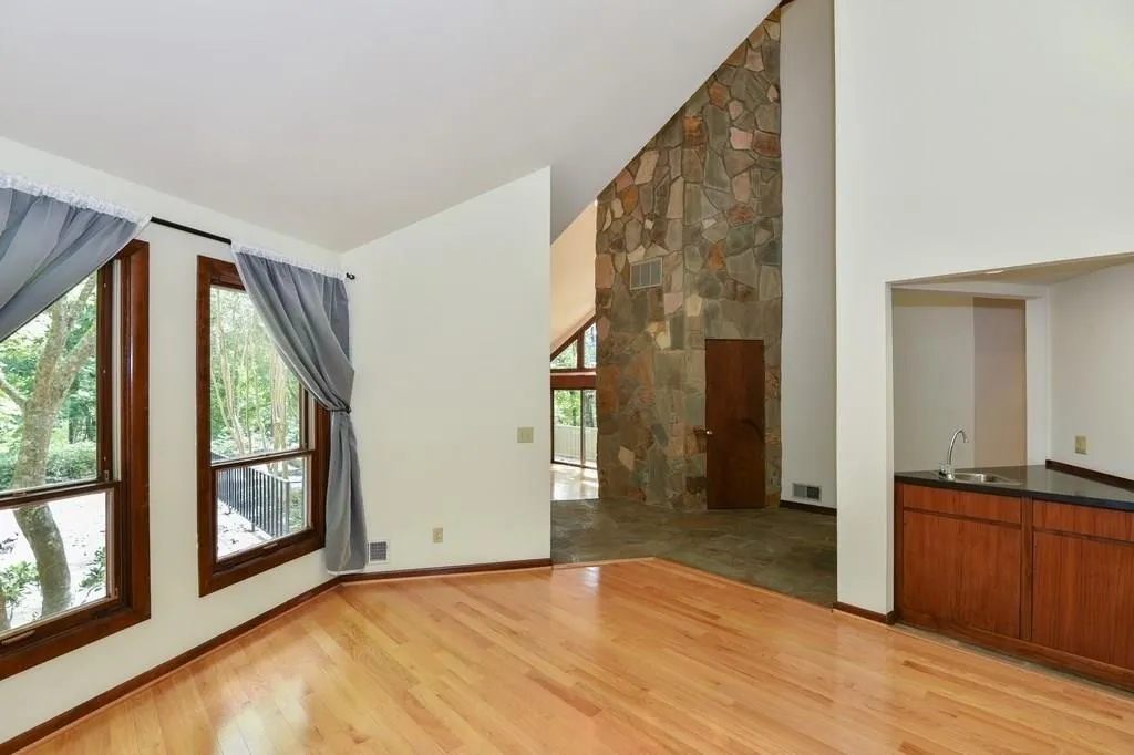 185 River North Court, Sandy Springs, Georgia 30328, 5 Bedrooms Bedrooms, ,5 BathroomsBathrooms,Residential,Sold,185 River North Court,6049703