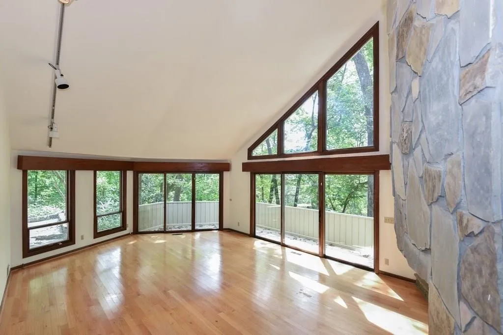 185 River North Court, Sandy Springs, Georgia 30328, 5 Bedrooms Bedrooms, ,5 BathroomsBathrooms,Residential,Sold,185 River North Court,6049703