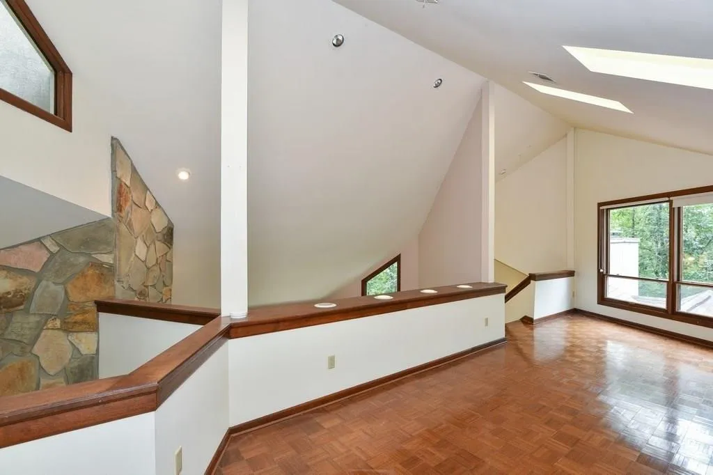 185 River North Court, Sandy Springs, Georgia 30328, 5 Bedrooms Bedrooms, ,5 BathroomsBathrooms,Residential,Sold,185 River North Court,6049703