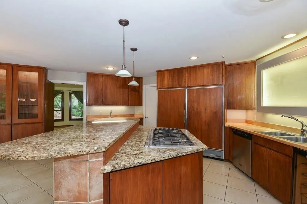 185 River North Court, Sandy Springs, Georgia 30328, 5 Bedrooms Bedrooms, ,5 BathroomsBathrooms,Residential,Sold,185 River North Court,6049703