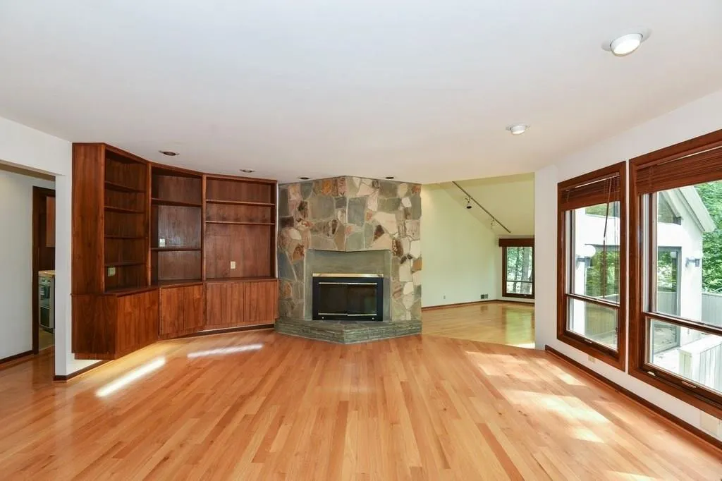 185 River North Court, Sandy Springs, Georgia 30328, 5 Bedrooms Bedrooms, ,5 BathroomsBathrooms,Residential,Sold,185 River North Court,6049703