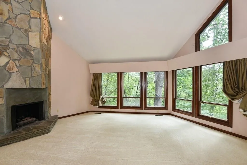 185 River North Court, Sandy Springs, Georgia 30328, 5 Bedrooms Bedrooms, ,5 BathroomsBathrooms,Residential,Sold,185 River North Court,6049703