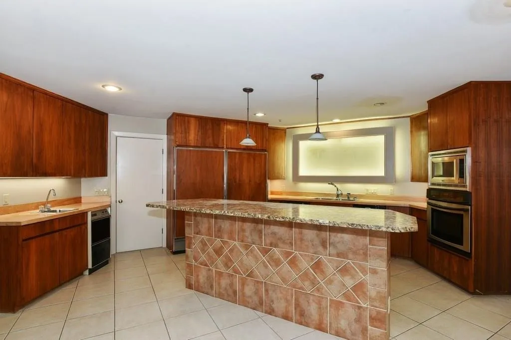 185 River North Court, Sandy Springs, Georgia 30328, 5 Bedrooms Bedrooms, ,5 BathroomsBathrooms,Residential,Sold,185 River North Court,6049703