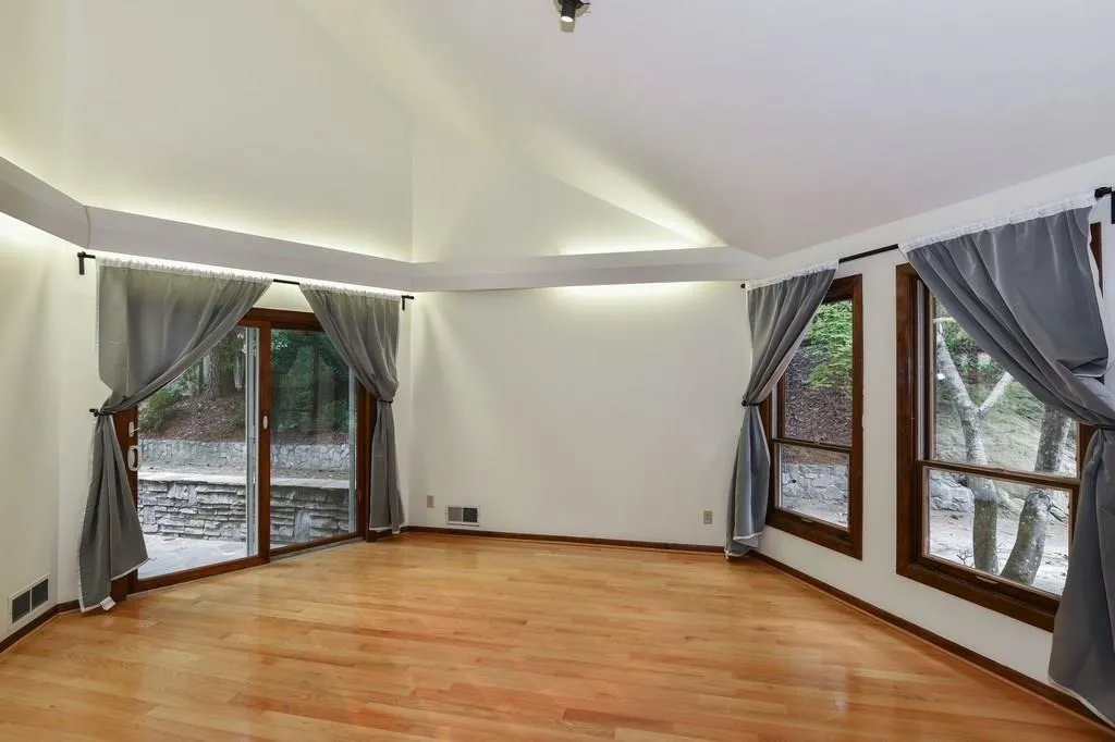 185 River North Court, Sandy Springs, Georgia 30328, 5 Bedrooms Bedrooms, ,5 BathroomsBathrooms,Residential,Sold,185 River North Court,6049703