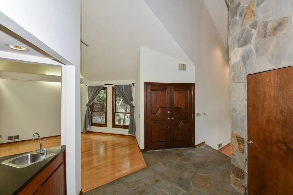 185 River North Court, Sandy Springs, Georgia 30328, 5 Bedrooms Bedrooms, ,5 BathroomsBathrooms,Residential,Sold,185 River North Court,6049703