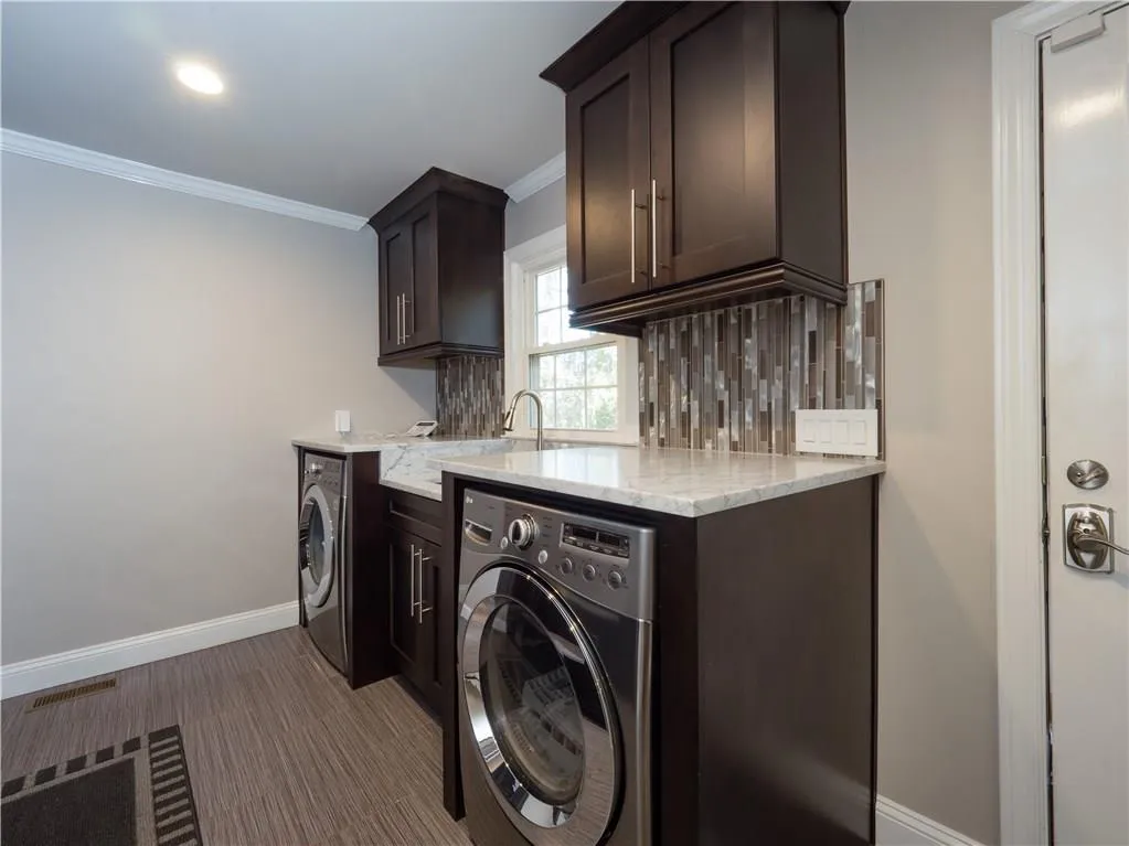 8945 Ridgemont Drive, Sandy Springs, Georgia 30350, 6 Bedrooms Bedrooms, ,7 BathroomsBathrooms,Residential,Sold,8945 Ridgemont Drive,5821827