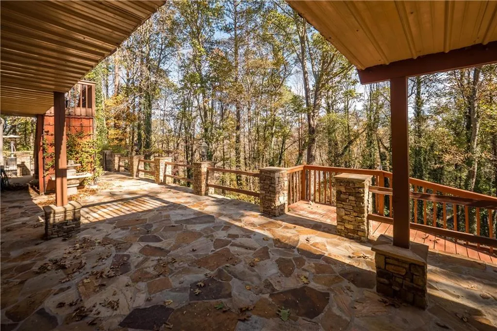 8945 Ridgemont Drive, Sandy Springs, Georgia 30350, 6 Bedrooms Bedrooms, ,7 BathroomsBathrooms,Residential,Sold,8945 Ridgemont Drive,5821827