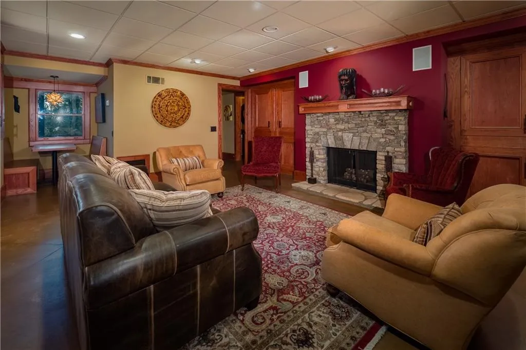 8945 Ridgemont Drive, Sandy Springs, Georgia 30350, 6 Bedrooms Bedrooms, ,7 BathroomsBathrooms,Residential,Sold,8945 Ridgemont Drive,5821827