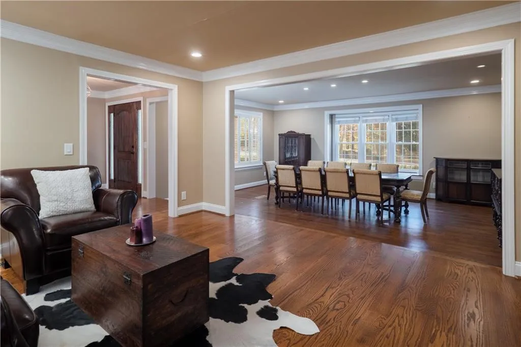 8945 Ridgemont Drive, Sandy Springs, Georgia 30350, 6 Bedrooms Bedrooms, ,7 BathroomsBathrooms,Residential,Sold,8945 Ridgemont Drive,5821827