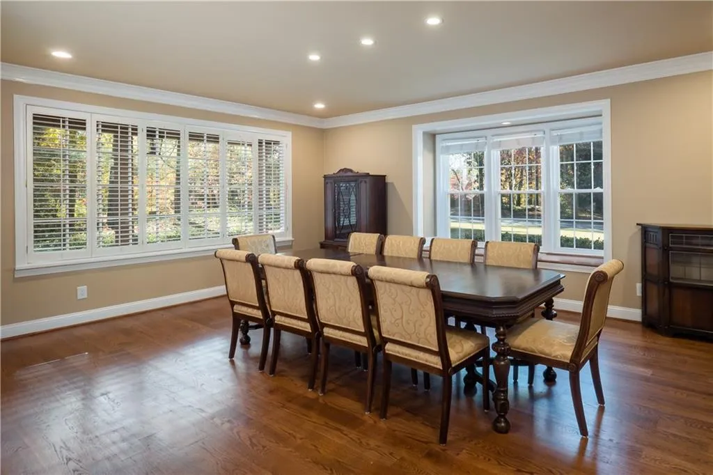 8945 Ridgemont Drive, Sandy Springs, Georgia 30350, 6 Bedrooms Bedrooms, ,7 BathroomsBathrooms,Residential,Sold,8945 Ridgemont Drive,5821827