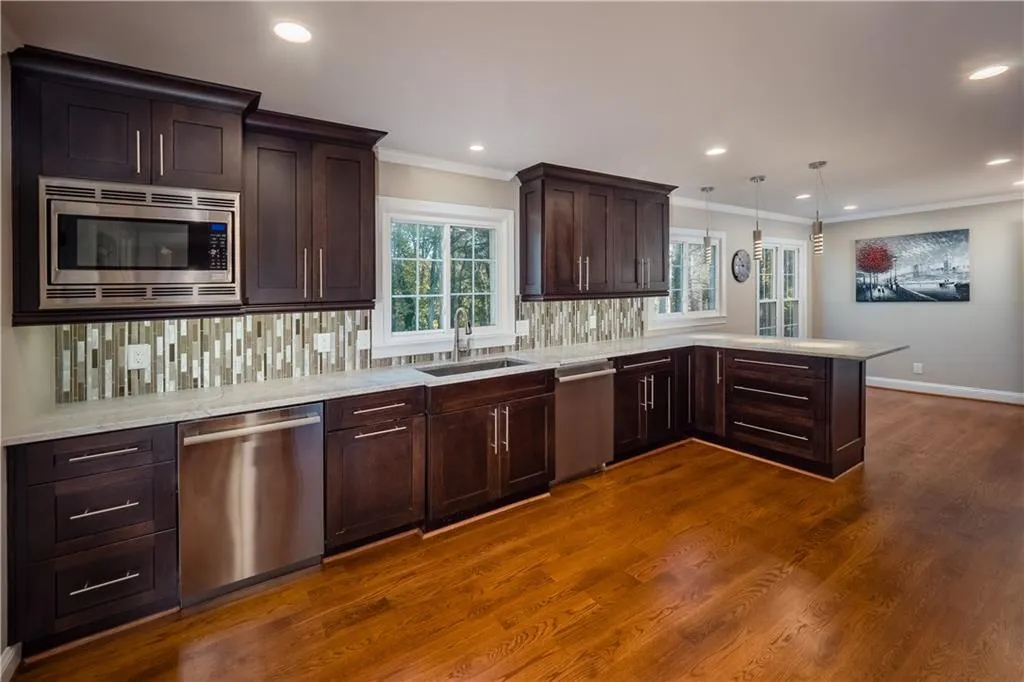 8945 Ridgemont Drive, Sandy Springs, Georgia 30350, 6 Bedrooms Bedrooms, ,7 BathroomsBathrooms,Residential,Sold,8945 Ridgemont Drive,5821827