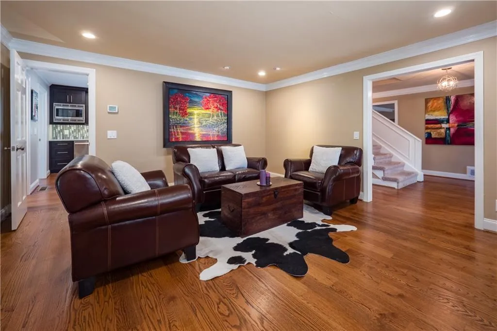 8945 Ridgemont Drive, Sandy Springs, Georgia 30350, 6 Bedrooms Bedrooms, ,7 BathroomsBathrooms,Residential,Sold,8945 Ridgemont Drive,5821827